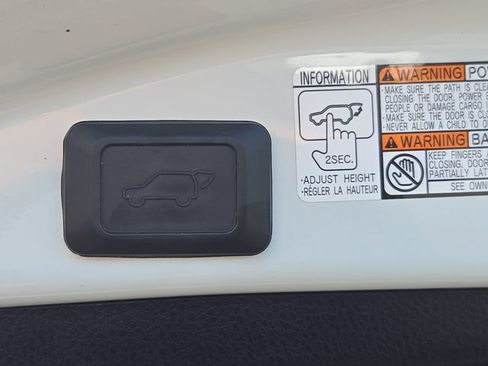 Certified 2018 Toyota RAV4 XLE AWD/4WD image 13