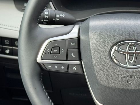 Used 2025 Toyota Highlander Platinum AWD/4WD image 27