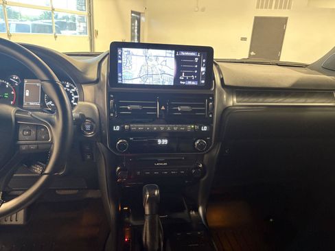 Used 2023 Lexus GX 460 w/ Black Line Special Edition AWD/4WD image 18
