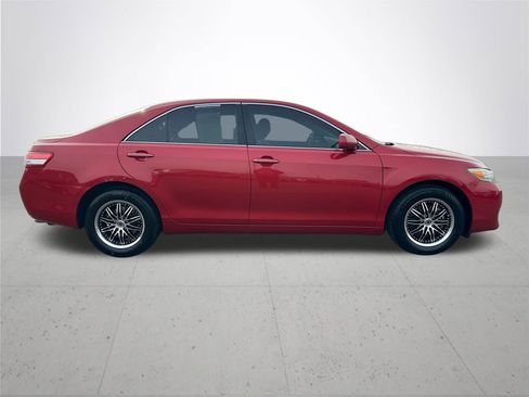 Used 2011 Toyota Camry XLE image 6
