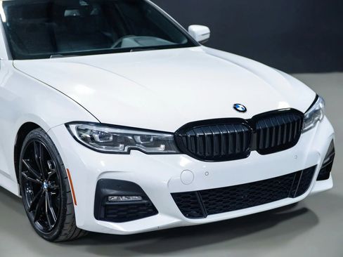 Used 2020 BMW 330i Sedan w/ M Sport Package image 4