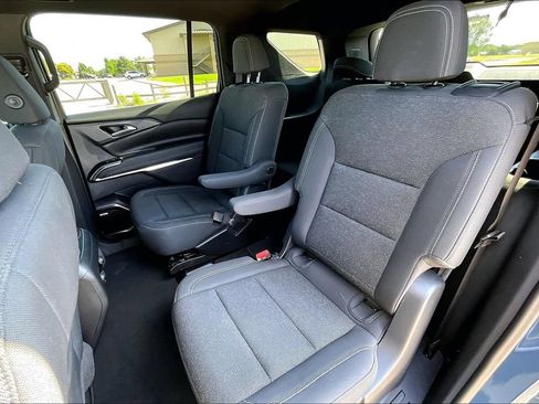 Used 2024 Chevrolet Traverse LT w/ Enhanced Driving Package FWD image 24