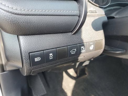 Used 2021 Toyota Camry SE w/ Cold Weather Package FWD image 11