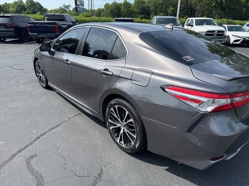 Used 2020 Toyota Camry SE FWD image 8