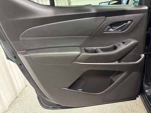 Used 2021 Chevrolet Traverse LT image 25