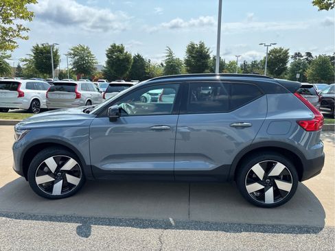 Used 2023 Volvo XC40 Recharge Plus AWD/4WD image 5