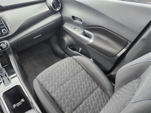 Used 2021 Nissan Kicks SV image 15