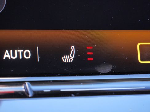 Certified 2025 Volkswagen Tiguan SE image 31