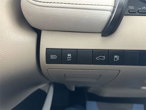 Used 2018 Toyota Camry XLE image 22