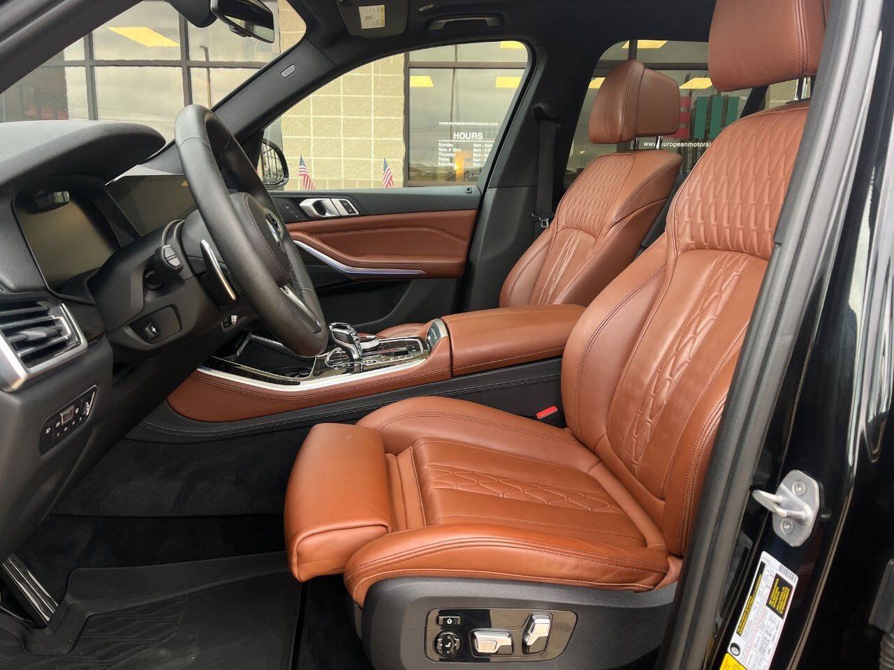 Used 2019 BMW X5 xDrive40i w/ M Sport Package AWD/4WD image 9