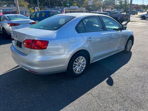 Used 2014 Volkswagen Jetta S image 4