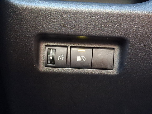 Used 2025 Toyota RAV4 XLE AWD/4WD image 25