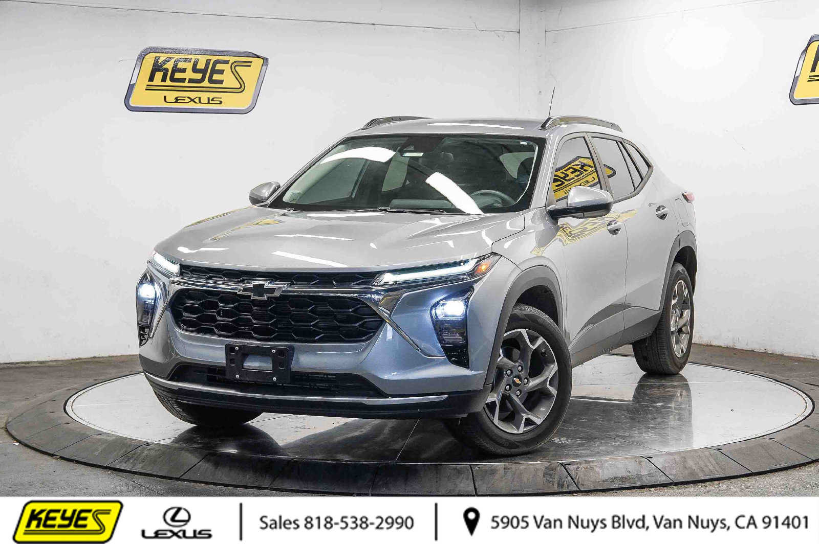 Used 2025 Chevrolet Trax LT FWD image 1