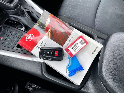 Used 2022 Toyota RAV4 XLE w/ Convenience Package image 31