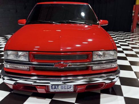Used 2001 Chevrolet S10 Pickup LS w/ Preferred Equipment Group image 25