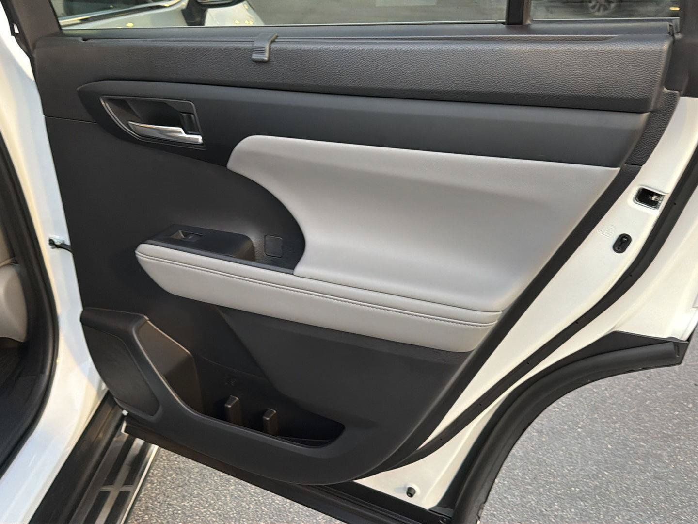 Certified 2023 Toyota Highlander XLE FWD image 16