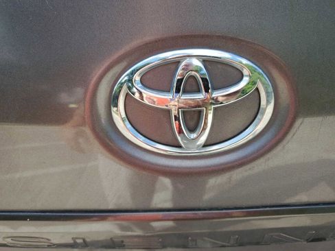 Used 2011 Toyota Sienna SE w/ Preferred Pkg FWD image 15