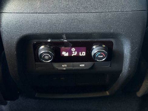 Used 2025 Chevrolet Traverse LT FWD image 20
