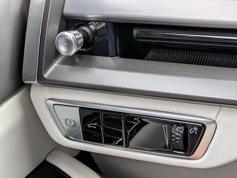 New 2026 Cadillac Vistiq Luxury image 15