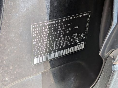 Used 2021 Volkswagen Tiguan SE w/ Panoramic Sunroof Package image 21