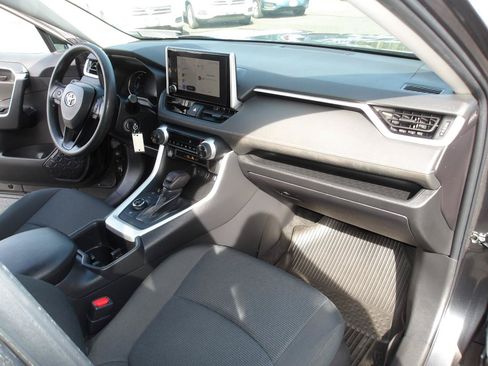 Used 2023 Toyota RAV4 LE AWD/4WD image 13