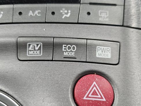 Used 2013 Toyota Prius Three w/ Solar Roof Pkg image 7