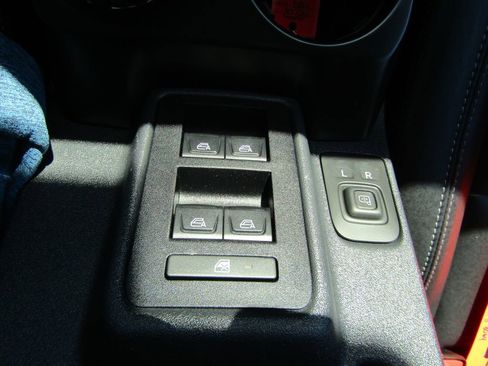 Used 2025 Ford Bronco Badlands AWD/4WD image 36