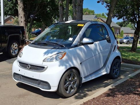 Used 2015 smart fortwo Coupe RWD image 1