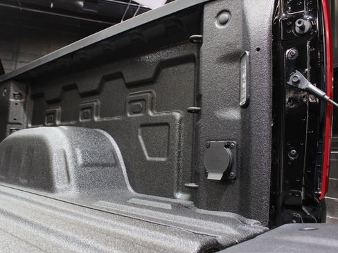 Used 2025 Chevrolet Silverado 1500 High Country w/ High Country Premium Package AWD/4WD image 12