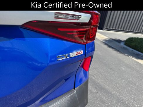 Certified 2021 Kia Seltos SX w/ SX Sunroof Package AWD/4WD image 11