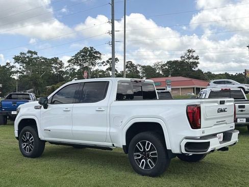 Used 2023 GMC Sierra 1500 AT4 w/ Technology Package AWD/4WD image 11
