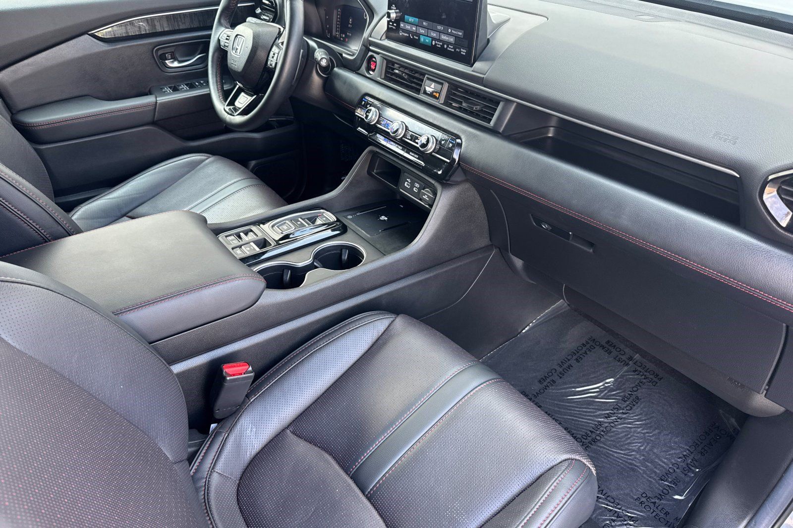 Certified 2025 Honda Pilot Black Edition image 36