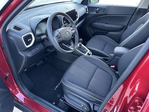 New 2025 Hyundai Venue Limited image 11