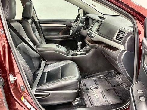 Used 2014 Toyota Highlander XLE AWD/4WD image 31