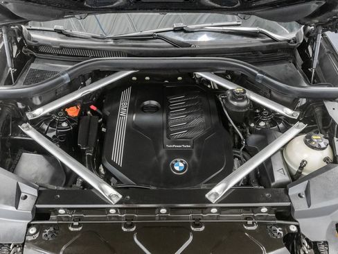 Used 2020 BMW X5 xDrive40i w/ M Sport Package AWD/4WD image 3