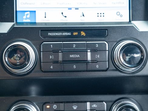 Used 2019 Ford F150 Lariat w/ Equipment Group 502A Luxury AWD/4WD image 24
