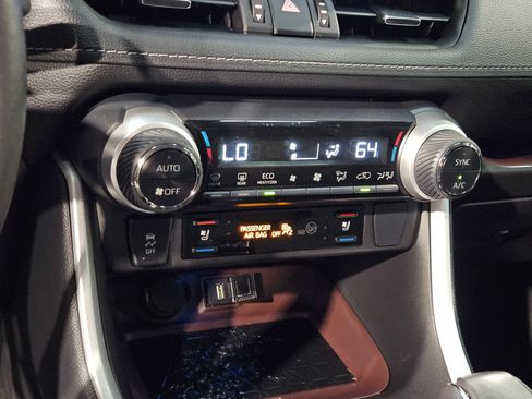 Used 2022 Toyota RAV4 Limited AWD/4WD image 33