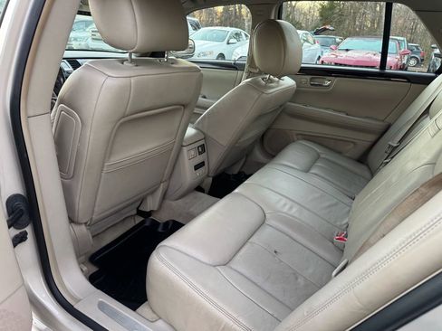 Used 2011 Cadillac DTS Premium image 21