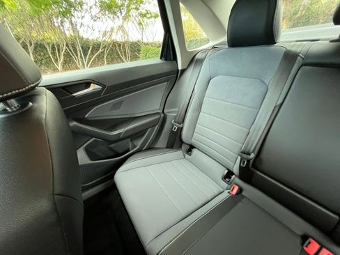 Used 2025 Volkswagen Jetta SE image 37