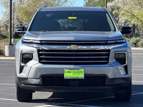 Used 2025 Chevrolet Traverse LT image 7