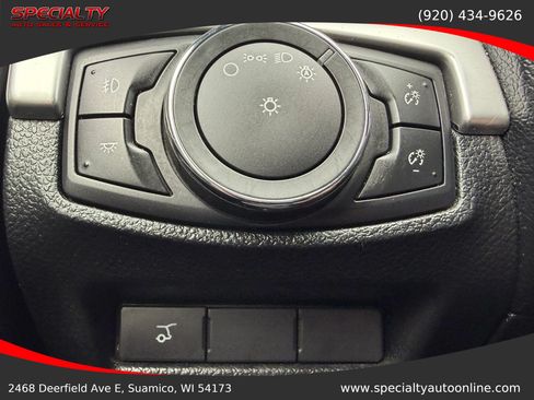 Used 2017 Ford Explorer XLT w/ Equipment Group 201A AWD/4WD image 38