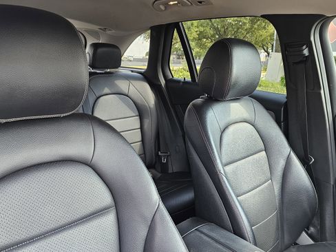 Used 2019 Mercedes-Benz GLC 300 w/ Premium Package image 32