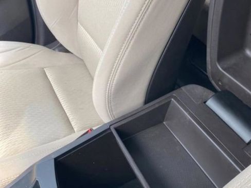 Used 2017 Hyundai Santa Fe SE image 29