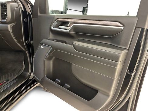 Used 2024 Chevrolet Silverado 2500 LTZ w/ LTZ Premium Package image 15