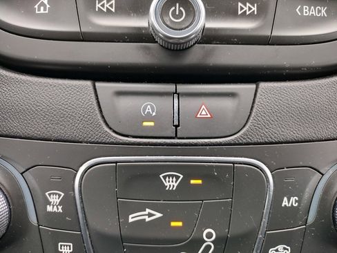 Used 2022 Chevrolet Malibu RS image 20