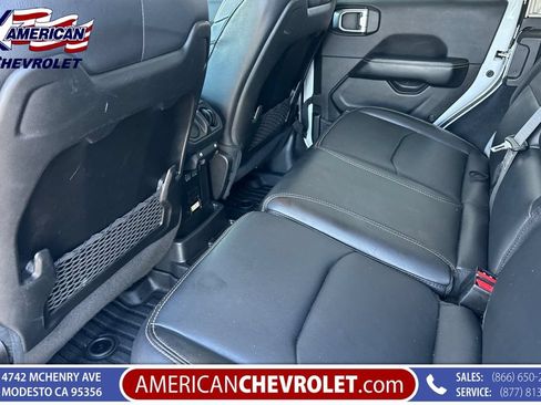 Used 2024 Jeep Wrangler Unlimited Sahara AWD/4WD image 15
