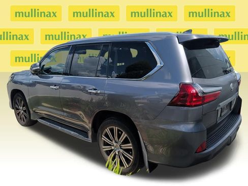 Used 2017 Lexus LX 570 4WD w/ Luxury Package image 3