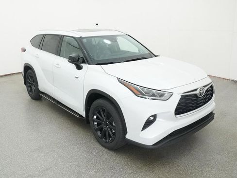 New 2026 Toyota Highlander AWD image 13