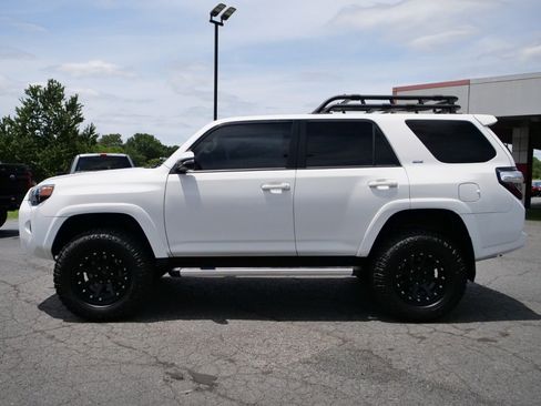 Used 2020 Toyota 4Runner SR5 Premium AWD/4WD image 40
