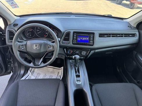 Used 2018 Honda HR-V LX image 8